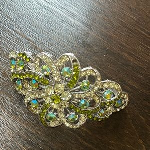 Hair clip never worn